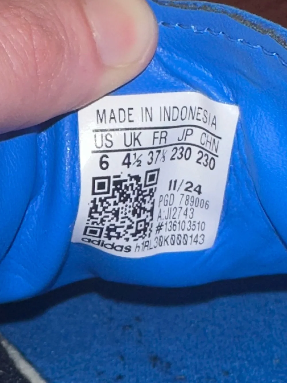 Adidas blue Sambae sneakers